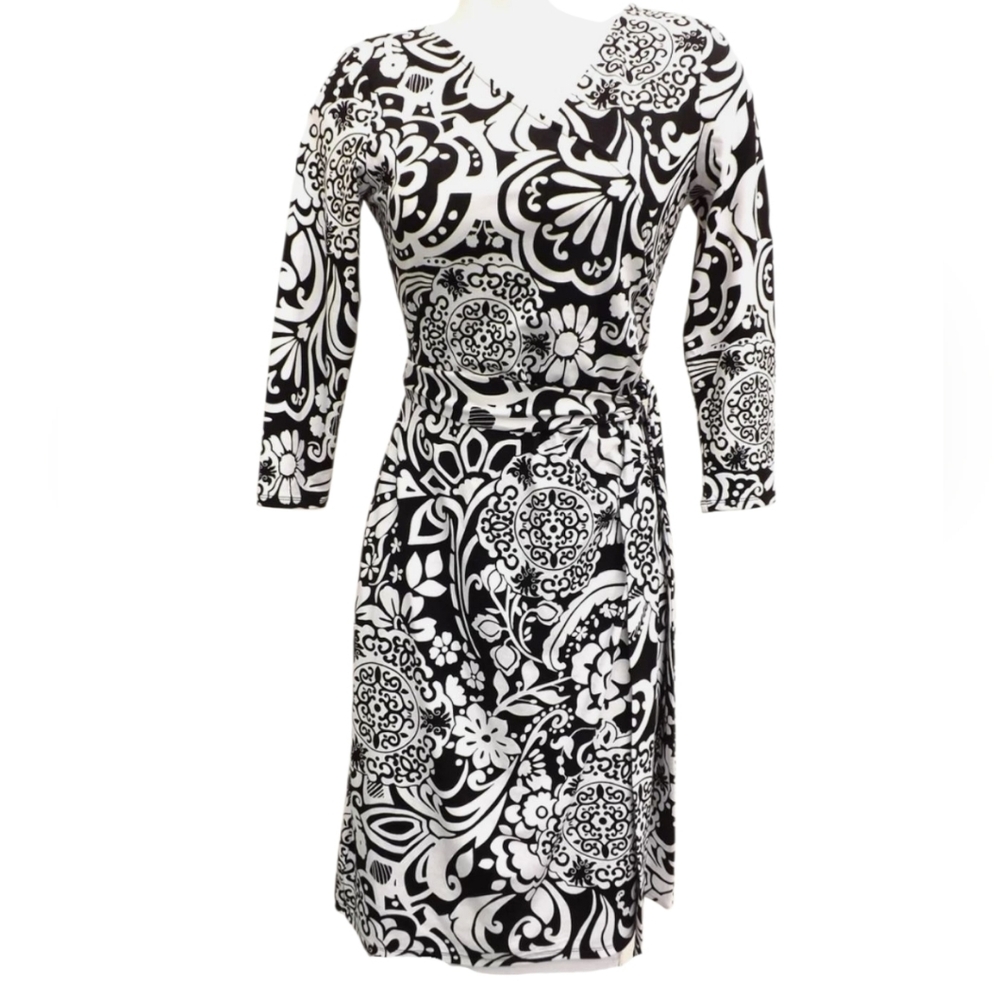 Ann Taylor White/Black Paisley Print True Wrap ¾ Sleeve Machine Washable